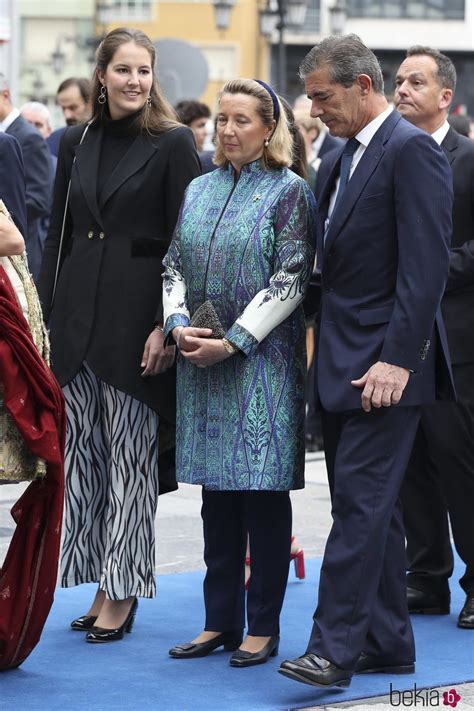 Cristina De Borb N Dos Sicilias Y Pedro L Pez Quesada Con Su Hija