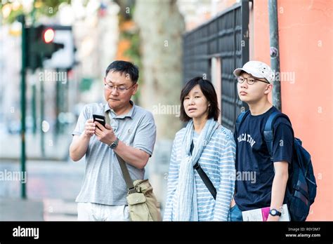 Rome Italy September 5 2018 Tired Chinese Group Father Mother