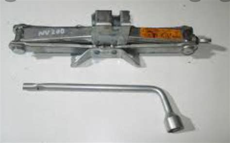 Куплю домкрат для Ниссан НВ 200ромбовы