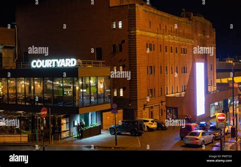 The Royal Court Theatre Roe Street Liverpool Stock Photo Alamy