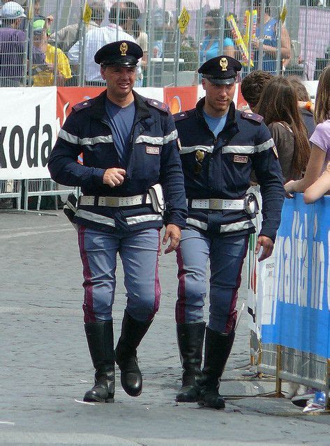 Polizia di Stato / Italian Police | Men in uniform, Hunky men, Hot cops