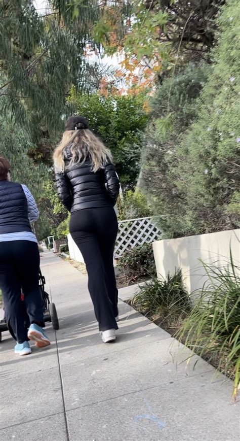 2 MILFS With Fantastic ASS Spandex Leggings Yoga Pants Forum