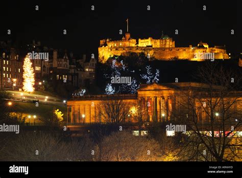 Edinburgh castle christmas lights hi-res stock photography and images ...