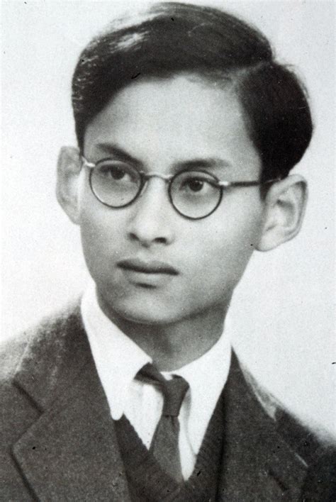 King Bhumibol Adulyadej Portrait 1945 Biografías e Historia