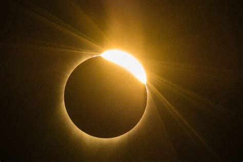 Solar Eclipse 54 साल बाद आज लगेगा पूर्ण सूर्य ग्रहण भारत में दिखेगा या नहीं जानिए डिटेल