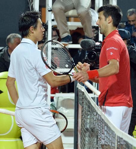 男子シングルス準決勝でノバク・ジョコビッチ（右）に敗れ、握手を交わす錦織圭 ― スポニチ Sponichi Annex スポーツ