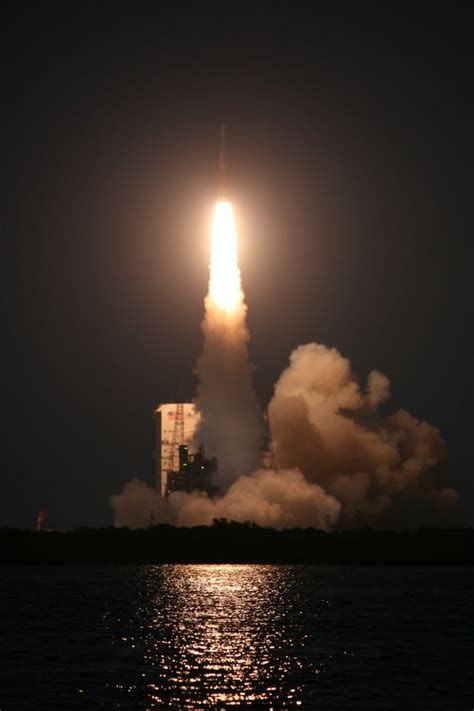 Spectacular Sunset Launch of new US Spy Satellite - Universe Today