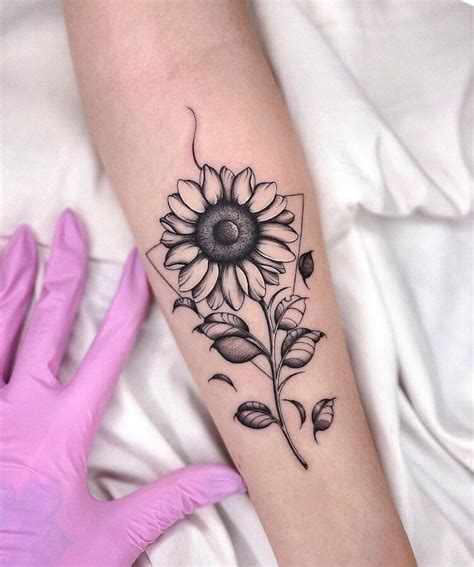 14 Feminine Sunflower Tattoo Designs – Best Tattoo Zone