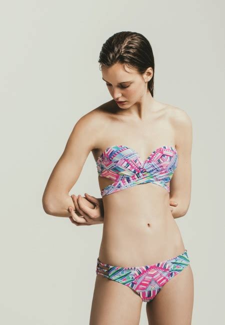 Si Buscas Un Bikini Con Mucho Color Lo Tienes En Oysho
