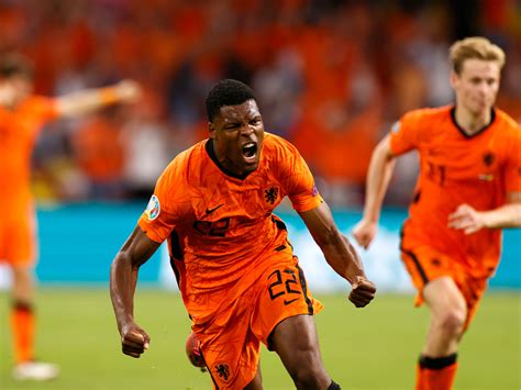 Everton target Denzel Dumfries seals thrilling Netherlands win over ...