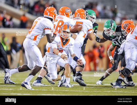 Nov Th Utep Miners Quarterback Mack Leftwich Pitches The