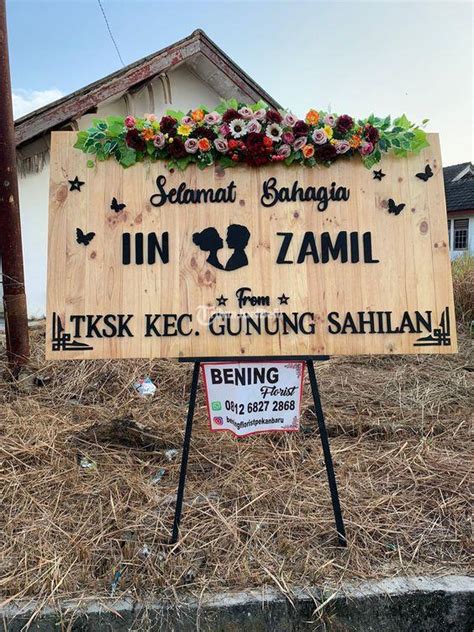 Pengrajin Karangan Bunga Di Batu Tribun Jualbeli