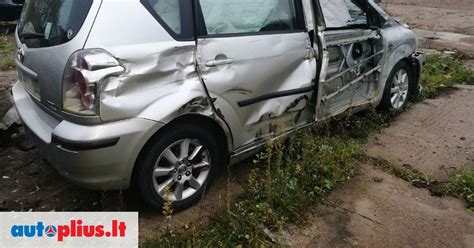 Toyota Corolla Verso R16 lengvojo lydinio ratlankiai kablys bagažinės