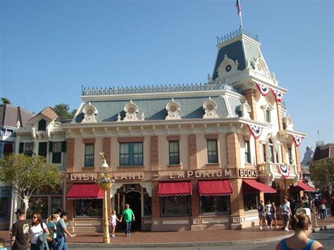 Disneyland Emporium Main Street Usa Disneyland Anaheim Disneyland