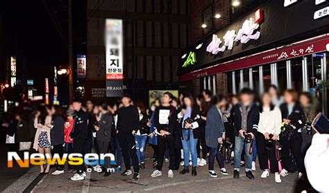 Song Joong Ki Song Hye Kyo cùng dàn sao hot nhất Hậu duệ mặt trời nô nức dự tiệc chia tay