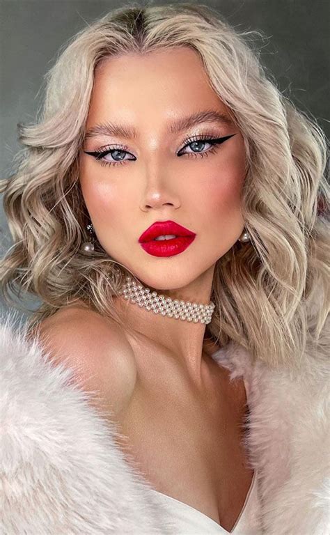 22 Glam Festive Season Makeup Ideas Shimmery Eye Liner And Red Lips