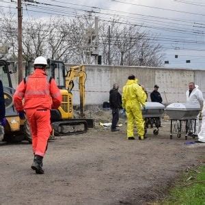 Morti Sul Lavoro Due Operai Napoletani Schiacciati Da Una Parete Nel