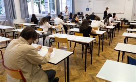 Bac 2024 les programmes de spécialité en terminale sont ils trop