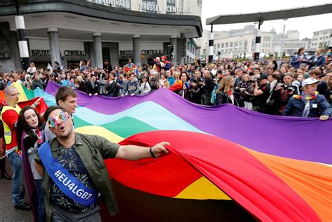 37 Beautiful Photos Of Lgbtq Pride Celebrations Around The World Huffpost