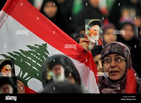 06 De Febrero De 2019 El Líbano Beirut Un Simpatizante De Hezbolá El Pro Iraní Partido