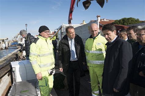 Giuseppe Conte A Venezia Conta I Danni Dell Acqua Alta Record Le Foto