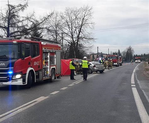 Tragiczny wypadek w Porębie Zginęły dwie osoby śląskie ESKA pl