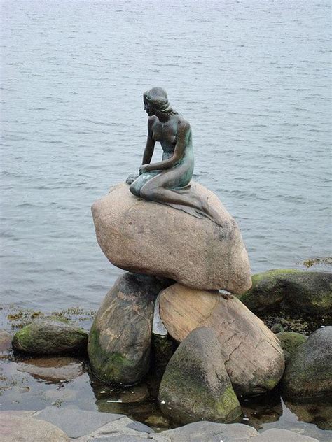 Denmark-Copenhagen-Frederiksstaden-Statue-Den Lille Havfrue | Mermaid ...