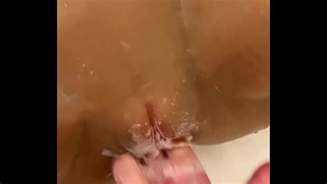 Russian Milf Washes Her Assistant Friend After Being Fucked By A Client In San Francisco Xxx