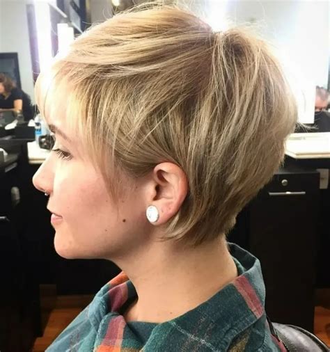 Coupe courte effilée pour femme 2022 plus 40 ans : quelle tendance ...