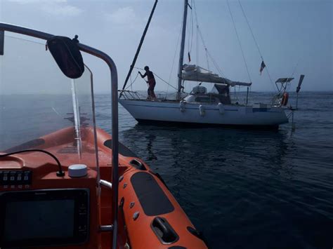 Autoridade Mar Tima Nacional Auxilia Embarca O De Recreio Sem