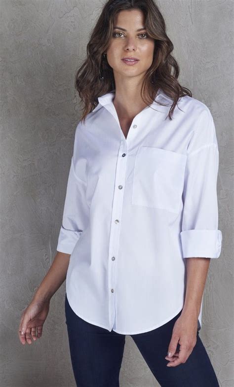 Versátil Clássica E Básica é A Camisa Branca Aliada De Qualquer Mulher White Shirt Casual