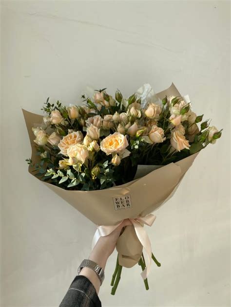 Букет. Моно из кустовых роз | Flowers bouquet gift, Boquette flowers ...