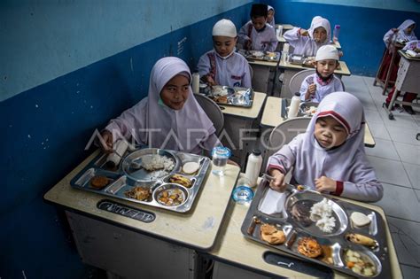 Dapur Masuk Sekolah Kodam II Sriwijaya ANTARA Foto