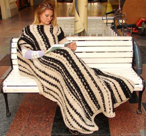 Плед с рукавами «ЗЕБРА» из собачьей шерсти купить в интернет-магазине ...