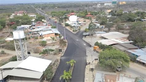 Video La Prefectura De El Oro Coloca Carpeta De Asfalto En Las Calles