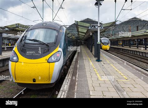 Class 390 Avanti West Coast Pendolino Tilting Express Passenger Train 390152 At Manchester