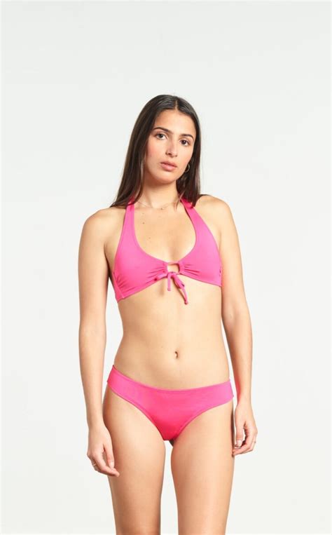 Hot Sexy Yasmine Amari Bikini Pics