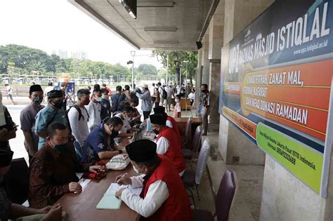 FOTO Pembayaran Zakat Fitrah Di Masjid Istiqlal