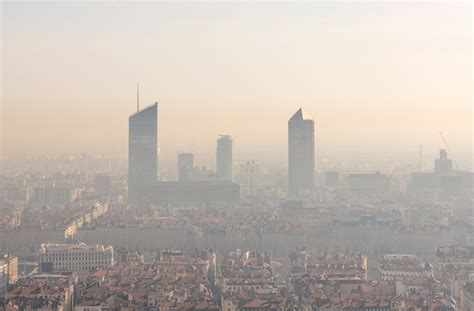 Pollution De L Air Lyon Et Le Rh Ne Passent En Alerte De Niveau