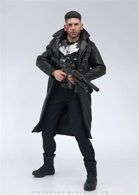 Toyhaven Hot Toys Th Scale Jon Bernthal The Punisher Action Figure And His Cache Arsenal
