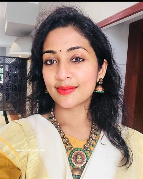 Navya Nair Instagram Photos2