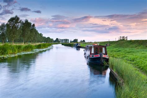 Canal River Trust 2 000 Miles Of Waterways