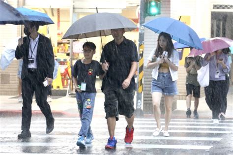 午後對流雲旺盛！16縣市豪雨特報 南投、雲林、屏東大雷雨狂炸 上報 焦點