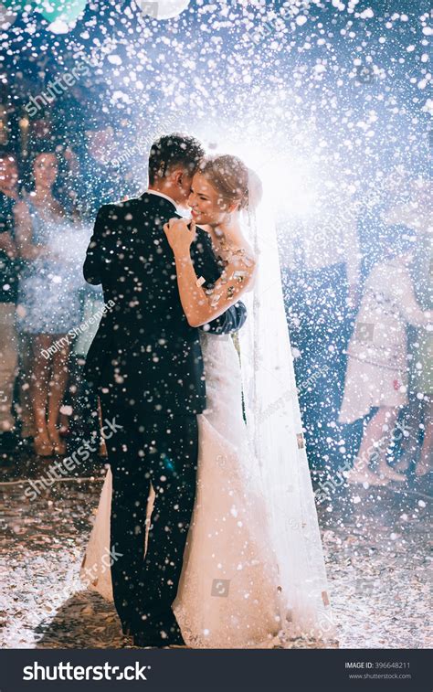 Romantic Dance By Wedding Couple Stock Photo 396648211 | Shutterstock