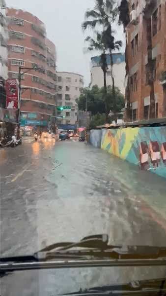 暴雨狂炸10縣市新北大淹水「馬路變黃河」 網看傻：水上樂園？ 生活 Ctwant