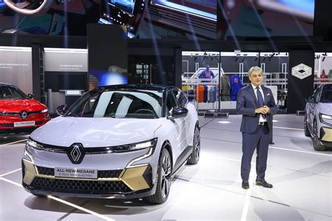 Renault Sees EV Unit Profit By 2025 As IPO Plan Continues Bloomberg