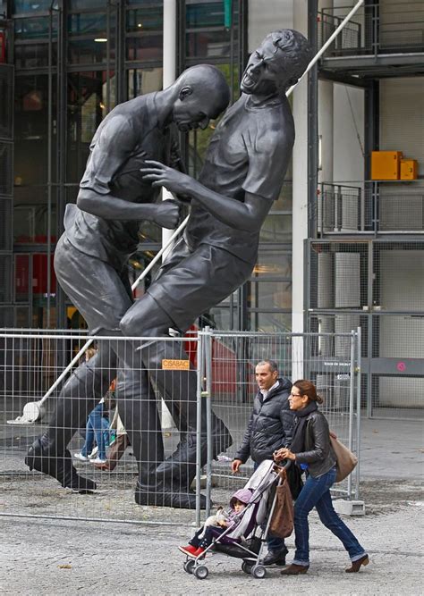 Zinedine Zidane Headbutt Statue By Adel Abdessemed Cartaz De Futebol