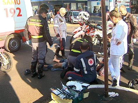 G Motociclista Morre Ap S Colidir Poste Em Cruzamento De