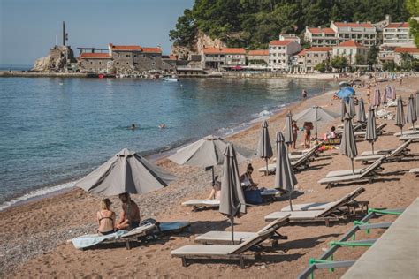 Petrovac Miholjsko Ljeto Na Plavom Jadranu Pla A I Kupanje U Oktobru