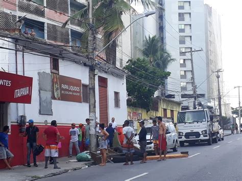 Moradores impedem corte de energia em prédio no Recife e companhia